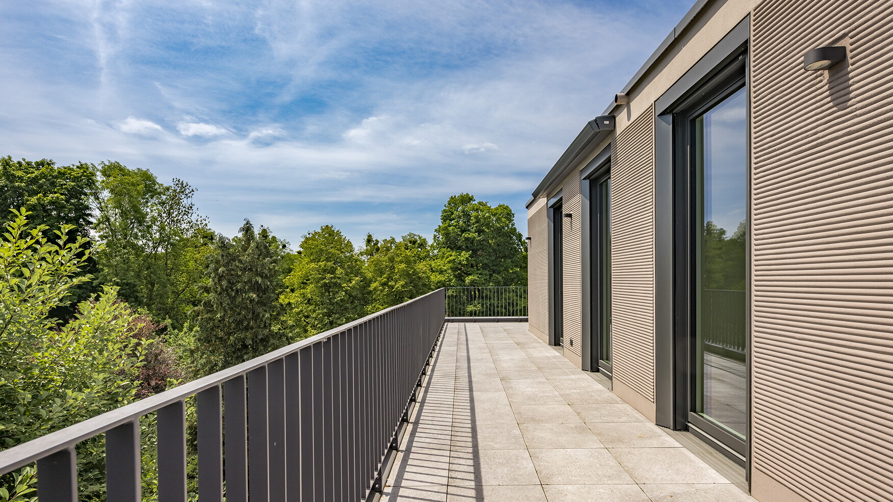 Penthouse München Schwabing – Dachterrasse mit Blick ins Grüne